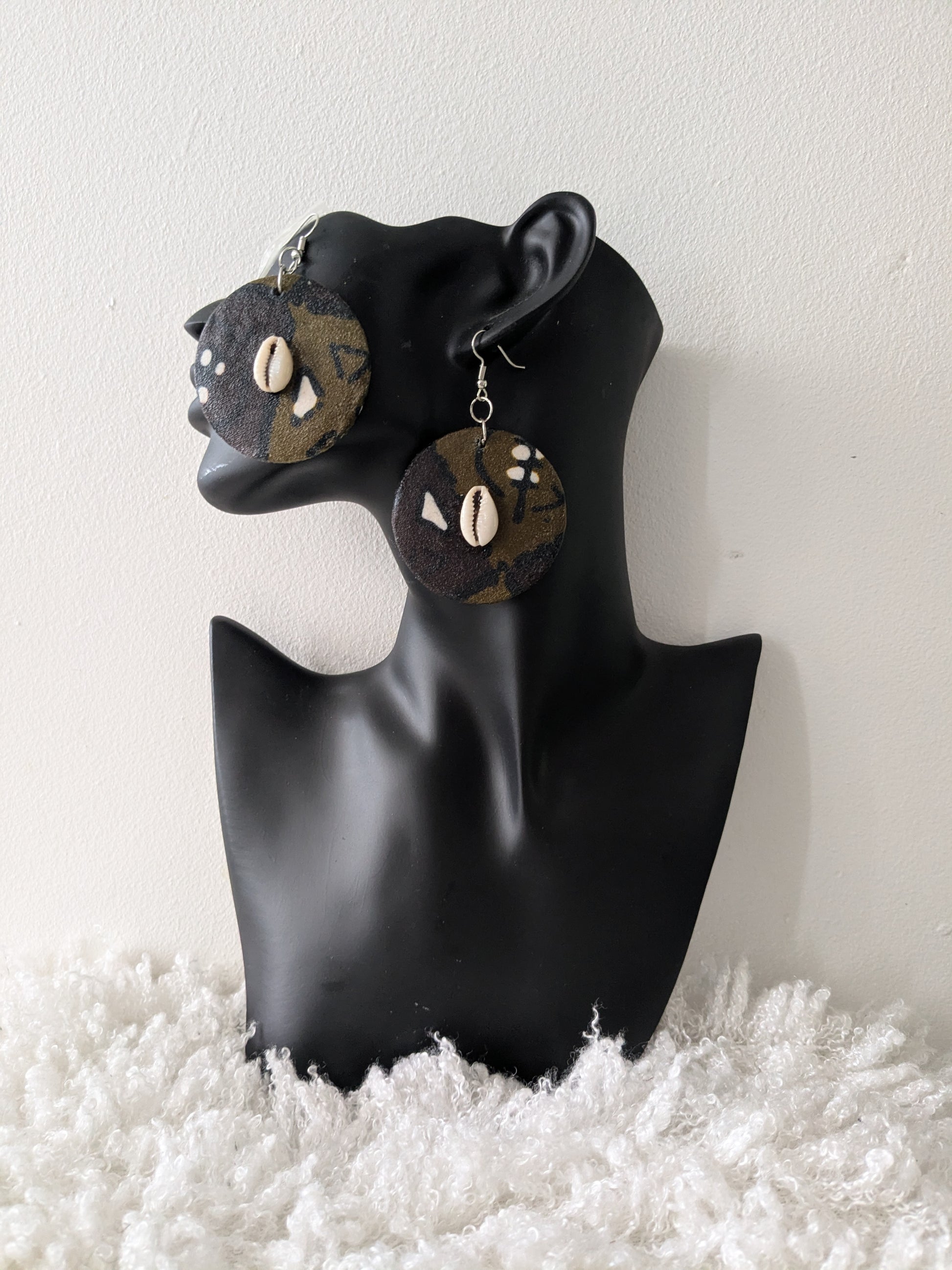 Lined olive green, black & white  tote bag with matching earrings