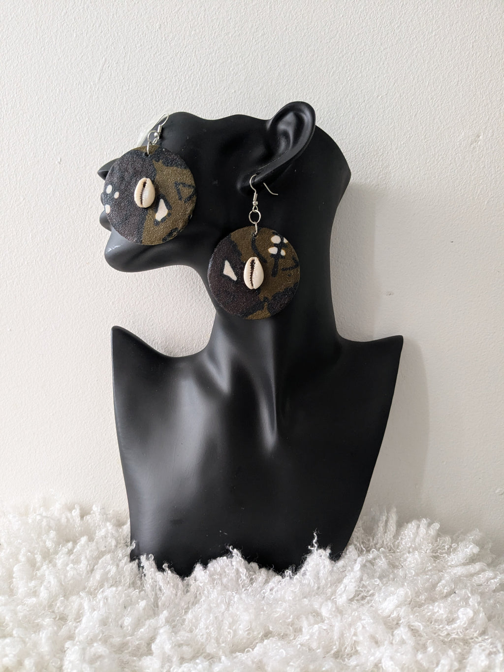 Lined olive green, black & white  tote bag with matching earrings