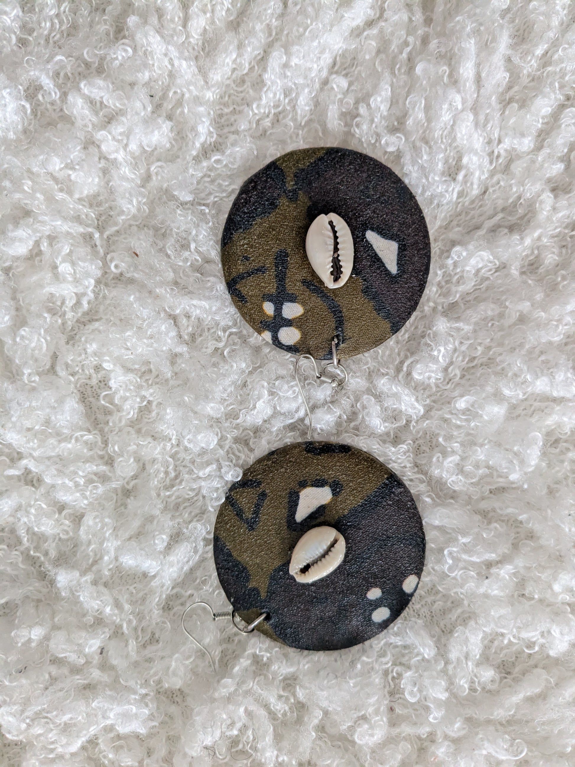 Lined olive green, black & white  tote bag with matching earrings