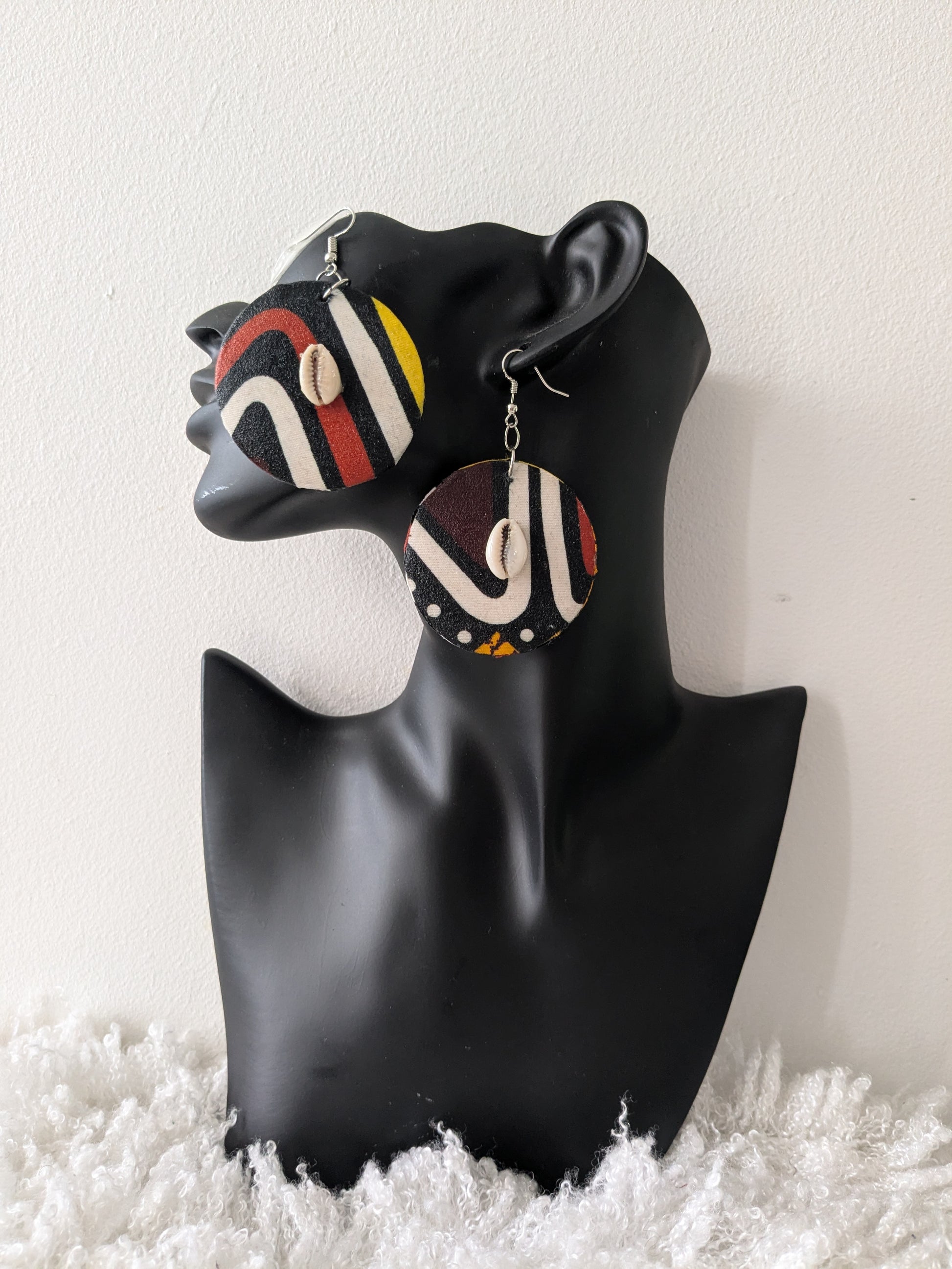 Lined brown black and yellow tote bag with matching earrings