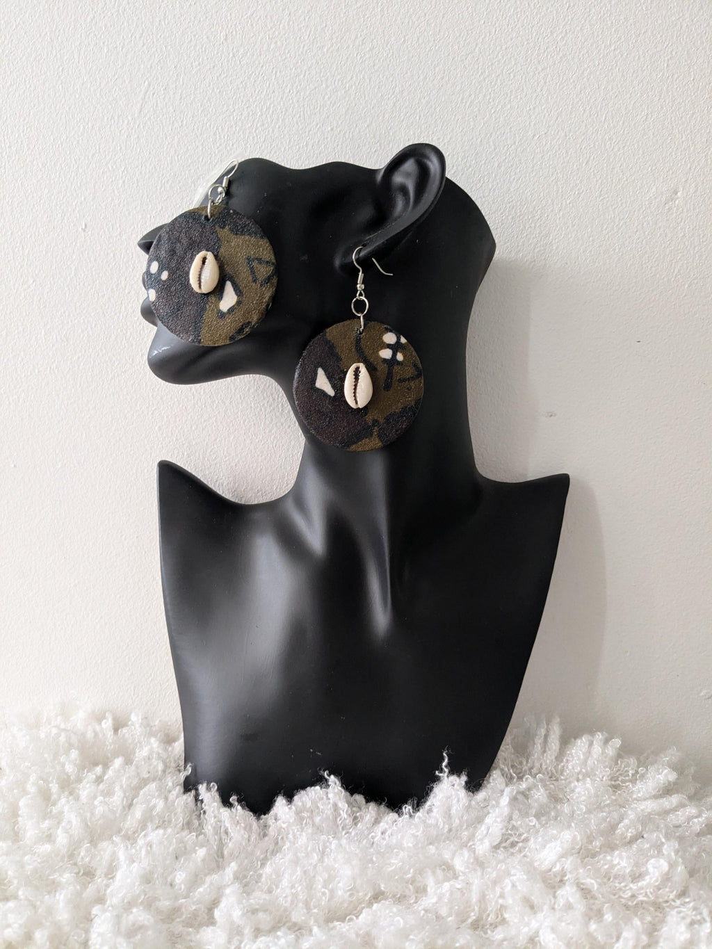 Lined olive green, black & white tote bag with matching earrings