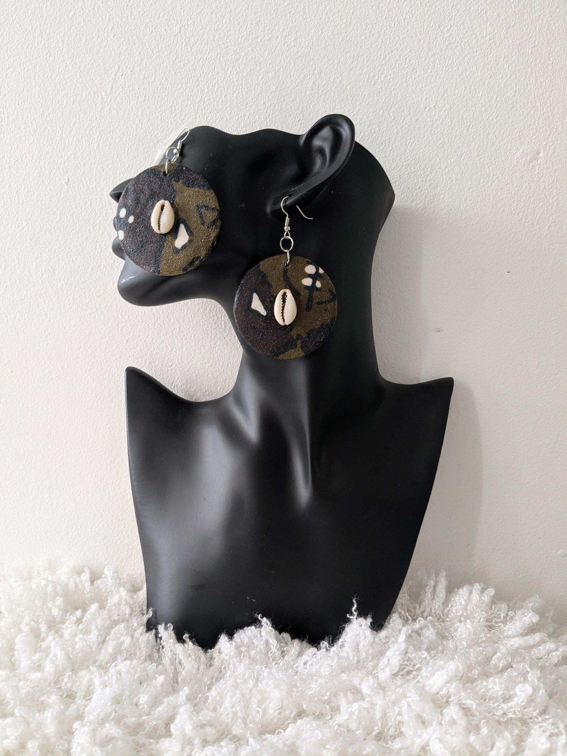 Lined olive green, black & white tote bag with matching earrings